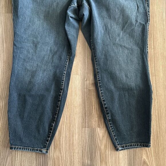 TORRID JEGGING JEANS MEDIUM/DARK WASH SKINNY HIGH RISE NO DISTRESSING SIZE 24R - Picture 7 of 8